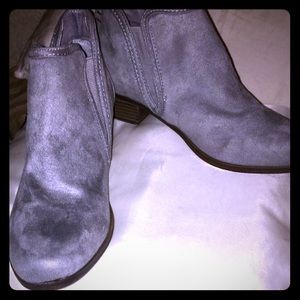 Grey Maurice’s gently used boots size 8M